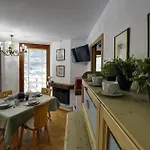Dulci Du Mont Blanc Apartment *